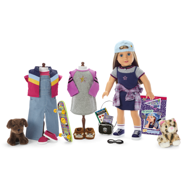 '90s Twins Nicki's™ Skateboarding Gift Set (Historical Characters)